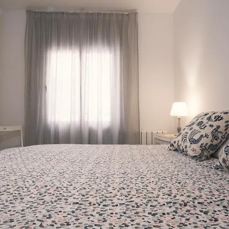 Seahomes Vacations - Amazing Seafront & Pkg Apartment *