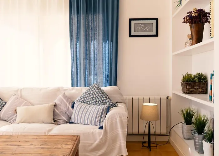 Seahomes Vacations - Amazing Seafront & Pkg Daire